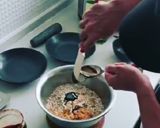 A picture of step 3 of Nutty Oats dates bar.