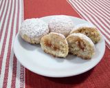 Foto del passaggio 4 della ricetta Biscotti al cocco ripieni con marmellata di pesche