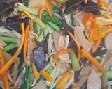 Foto langkah ke 3 dari resep Tumis toge bakso camur kuping.
