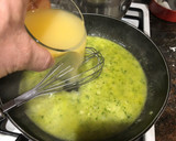 Foto del paso 4 de la receta: Supremas de bacalao y merluza en salsa con habas baby