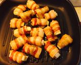 Hình bước làm 9 của món Thịt ba rọi cuộn củ cải, dâu tây