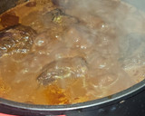 Foto del paso 5 de la receta: Canelón de carrilleras de cerdo al vino tinto con setas de temporada