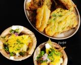 A picture of step 4 of Palak (Spinach) Pakoda Chaat.