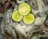 Foto langkah ke 1 dari resep Tumis Cumi Hitam Pedas.