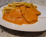 Foto del paso 7 de la receta: Filetes de lomo de cerdo en salsa de pimientos del piquillo