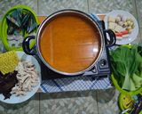 Foto langkah ke 6 dari resep Sukiyaki Kuah Tomyam Pedas.
