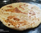 A picture of step 3 of Paneer Parantha.