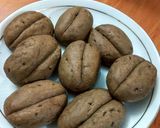 A picture of step 4 of Coffee beans cookie.