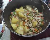 Foto del paso 10 de la receta: Pollo guisado con champiñones y patatas