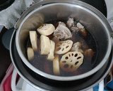 仙草排骨雞肉蓮藕湯(簡單料理)的食譜步驟5照片