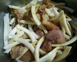 Hình bước làm 3 của món Thịt nạc kho dừa xiêm