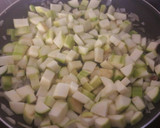 Foto del paso 2 de la receta: Fideos con calabacín y solomillo de pavo
