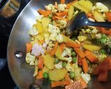 A picture of step 4 of Carrot green peas mix sabji.