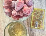 Foto langkah ke 1 dari resep Strawberry Ice Cream.