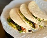 Une image de l'étape 4 de Tacos au poulet et aux herbes fraîches.