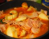 รูปขั้นตอนการทำที่ 2 ของ ซุปกิมจิเต้าหู้อ่อน (김치찌게)
