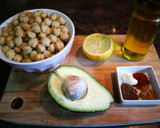 Foto del paso 1 de la receta: Baguette con hummus de garbanzos y aguacate