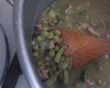Foto del passaggio 2 della ricetta Pasta con zucchine piselli e pancetta