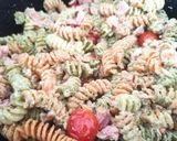 Foto del paso 6 de la receta: Ensalada de Fusilli con Cherrys, Mozzarella y Atún con Pesto Suave