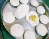 A picture of step 2 of Sooji ki kachori.