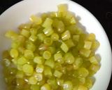 A picture of step 1 of લીલી દ્રાક્ષનું અથાણું.
