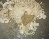 Foto del paso 4 de la receta: Fideos Somen con salsa de curry verde e hígado a la plancha