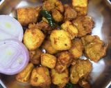 A picture of step 5 of Paneer pakoda.