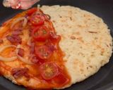 Foto langkah ke 4 dari resep Pizza Singkong Merah Putih dengan Teflon.