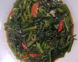 Foto langkah ke 5 dari resep Tumis kangkung saori saos tiram.