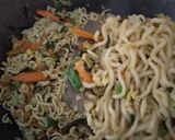 Foto langkah ke 9 dari resep Mie Telor Goreng.
