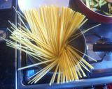 A picture of step 3 of Pasta (Linguine) zucchine e capperi.