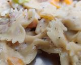 A picture of step 3 of Creamy white souce pasta.