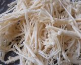 Foto langkah ke 1 dari resep Paeng-ee beoseot jeon (korean Enoki Mashroom Pancake).