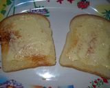 Foto del paso 2 de la receta: Queso ranchero y rulos de jamón sobre tostadas enmantecadas