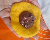 Foto langkah ke 3 dari resep Roti Goreng Labu Kuning.