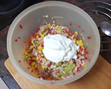 Foto del paso 2 de la receta: Burritos de pan de molde relleno de ensalada