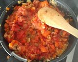 Une image de l'étape 2 de Poivrons à la tomate et origan.