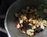 Foto langkah ke 3 dari resep Tumis Jamur Tahu Putih.