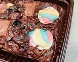 Foto langkah ke 5 dari resep Brownie Rocky Road.