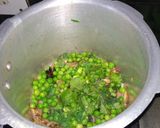 A picture of step 2 of Peas Pulao.