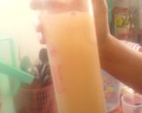 Foto langkah ke 4 dari resep Teh yakult shaker.