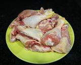 Foto del paso 1 de la receta Pollo campero al ajillo y pimientos de piquillo