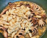 Foto del paso 4 de la receta: Pulpitos al ajillo con alubias blancas