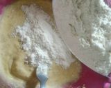 Foto langkah ke 4 dari resep Bolu pisang kukus.
