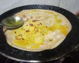 A picture of step 2 of Leftover aloo methi paratha.
