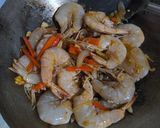 Foto langkah ke 3 dari resep Udang asam manis Mentega.