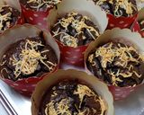 Foto langkah ke 5 dari resep Chocolate Custard Muffin.
