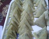 A picture of step 5 of Homemade samosa/roll patti.