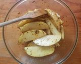 Foto del paso 2 de la receta: Papas gajo especiadas en freidora de aire