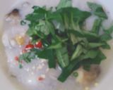 Hình bước làm 2 của món Cháo hàu hành tiêu
